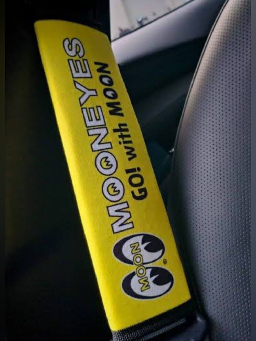 2 Mooneyes Moon Eyes Seat Belt Shoulder Pads Covers Universal Fitment
